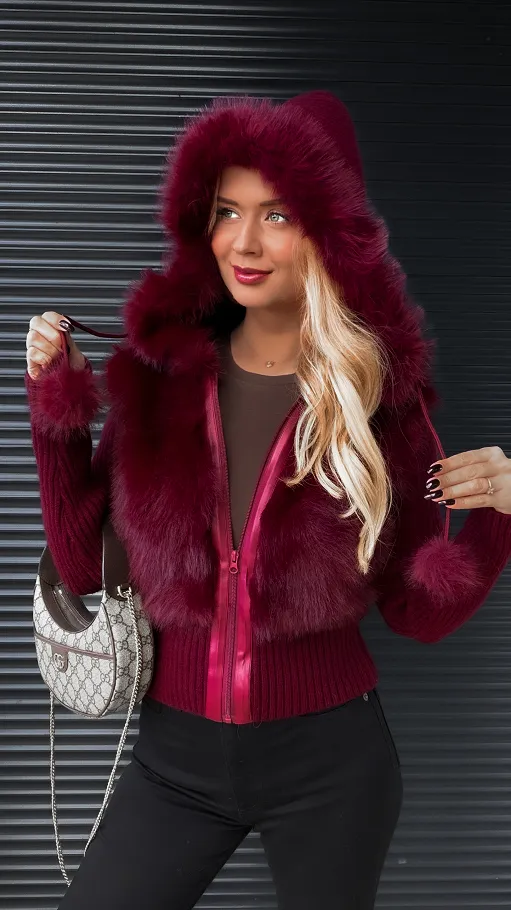 Sweter z kapturem zdobiony futerkiem zapinany na zamek BORDO - R299A