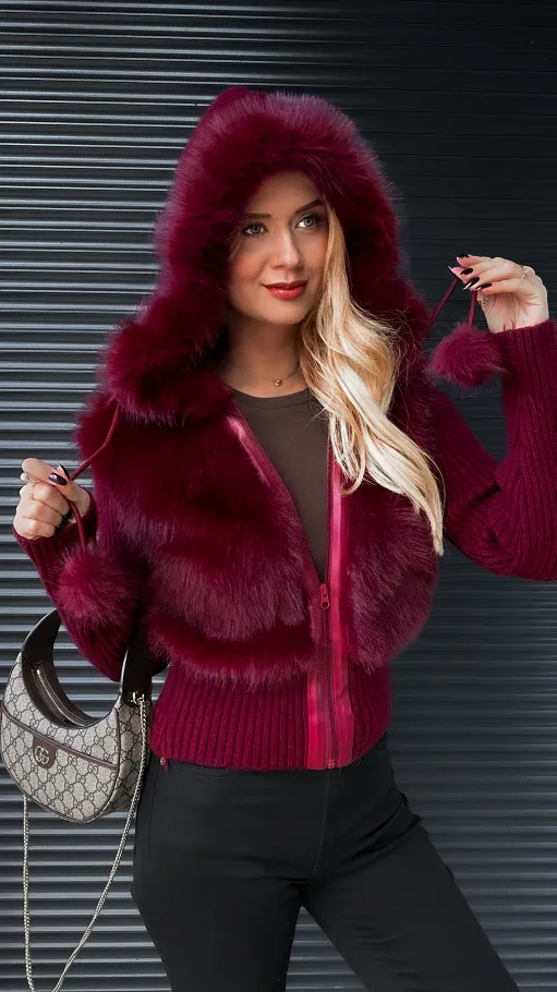 Sweter z kapturem zdobiony futerkiem zapinany na zamek BORDO - R299A