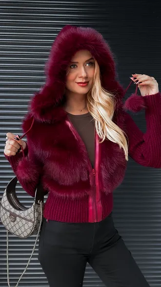 Sweter z kapturem zdobiony futerkiem zapinany na zamek BORDO - R299A