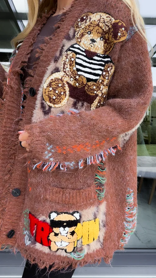 Jesienny PREMIUM sweter z kolorowymi naszywkami ONE SIZE brąz - R301