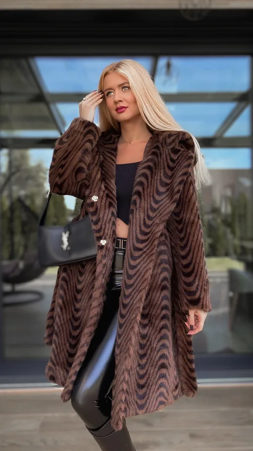 Ekskluzywne czekoladowe futro OVERSIZE w modne paski - R123