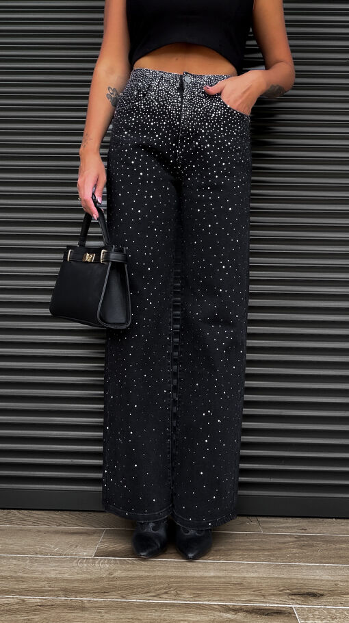 Czarne elastyczne spodnie jeansowe WIDE LEG z cyrkoniami z przodu - S408