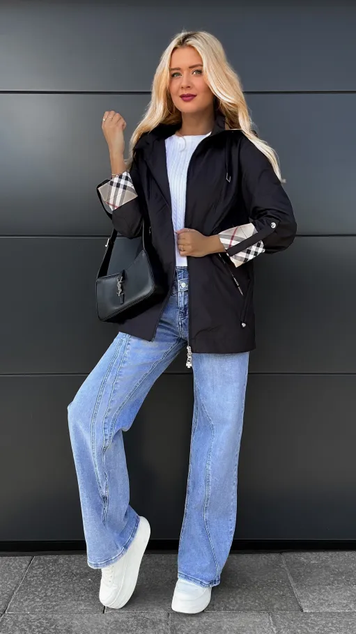 Klasyczna czarna kurtka PARKA zdobiona modną kratką - R048