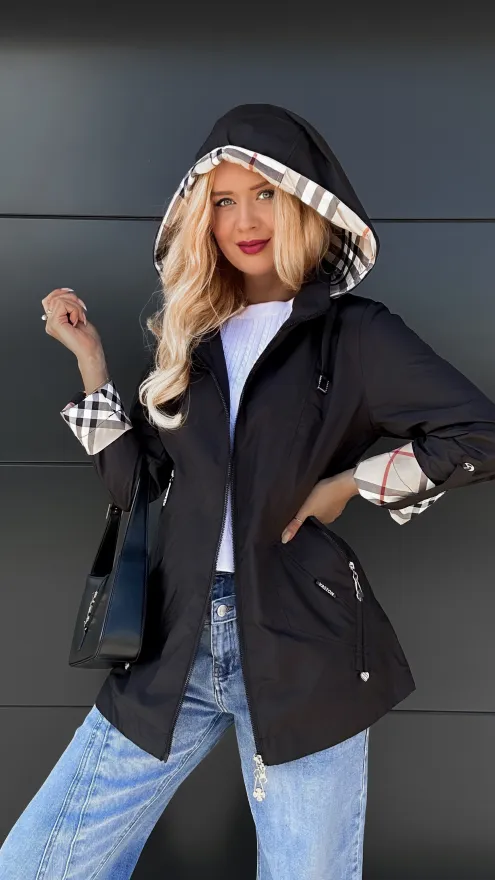 Klasyczna czarna kurtka PARKA zdobiona modną kratką - R048
