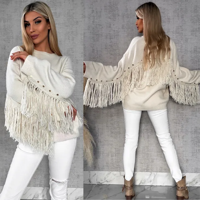 Oryginalny jasno beżowy sweter z frędzlami i złotymi ćwiekami ONE SIZE - R613