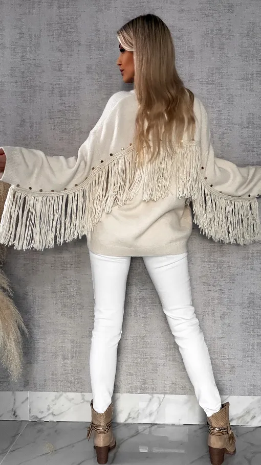 Oryginalny jasno beżowy sweter z frędzlami i złotymi ćwiekami ONE SIZE - R613