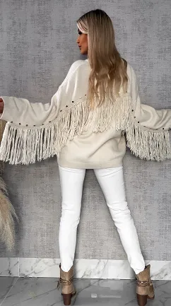 Oryginalny jasno beżowy sweter z frędzlami i złotymi ćwiekami ONE SIZE - R613