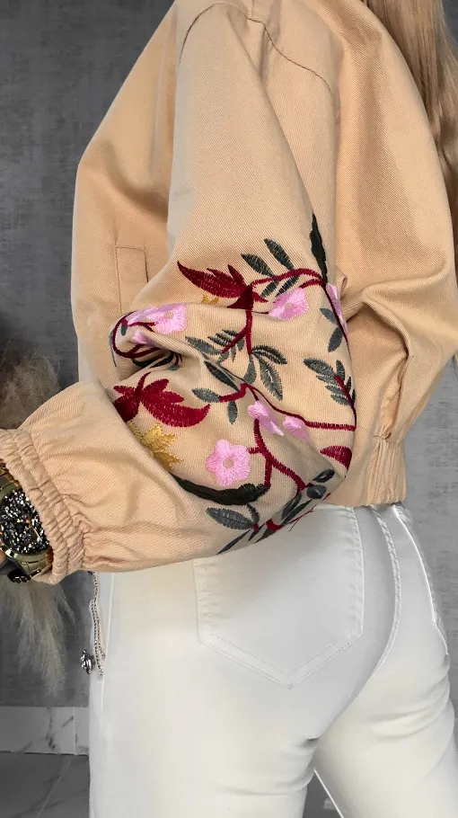 Wiosenna beżowy kurtka z kolorowymi haftowanymi kwiatami ONE SIZE - R591