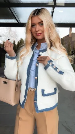 Ciepła marynarka wykończona jeansowymi dodatkami ONE SIZE ecru - R349