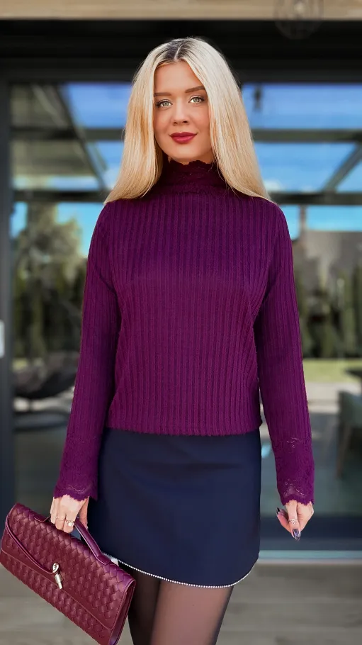 Śliwkowy sweter z półgolfem i koronką ONE SIZE - R088
