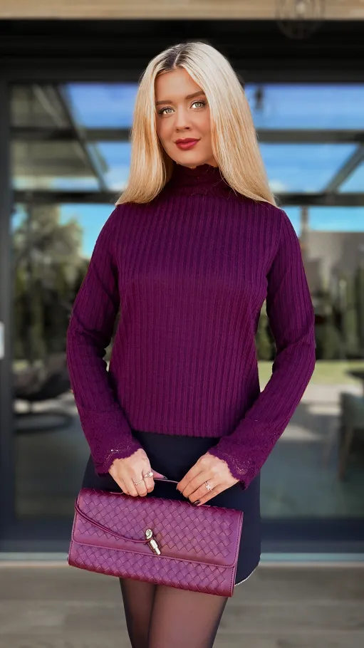Śliwkowy sweter z półgolfem i koronką ONE SIZE - R088