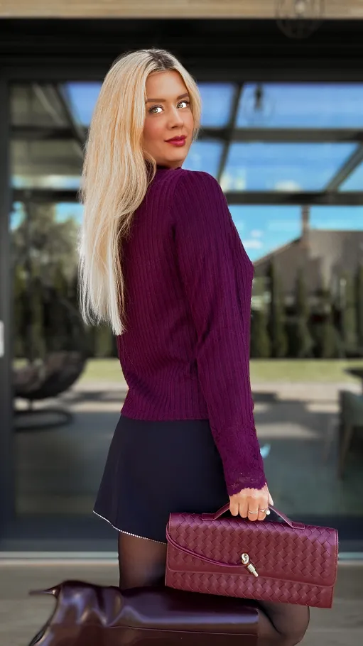 Śliwkowy sweter z półgolfem i koronką ONE SIZE - R088
