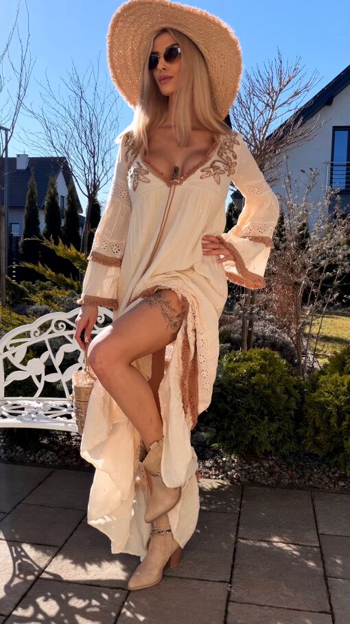 Bawełniana MAXI sukienka w stylu BOHO w kolorze ecru - R768