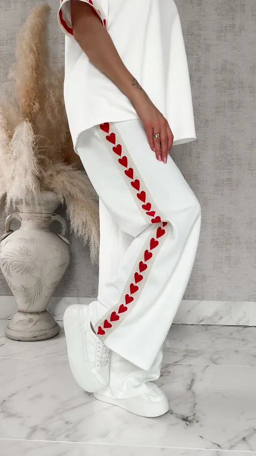 Świetny biały dres z serduszkami bluza + spodnie ONE SIZE - R880