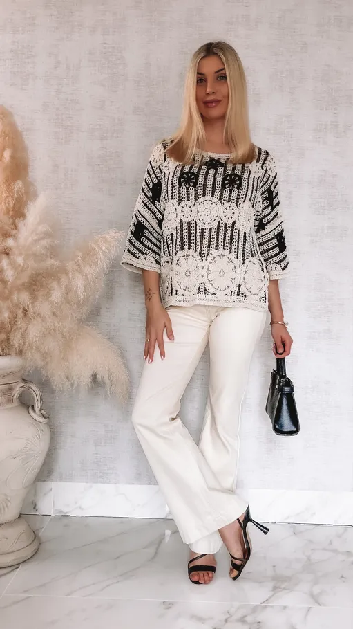 Ażurowy wiosenny sweter z bawełny ONE SIZE ecru z czarnym - R929