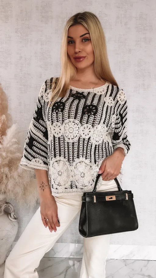 Ażurowy wiosenny sweter z bawełny ONE SIZE ecru z czarnym - R929