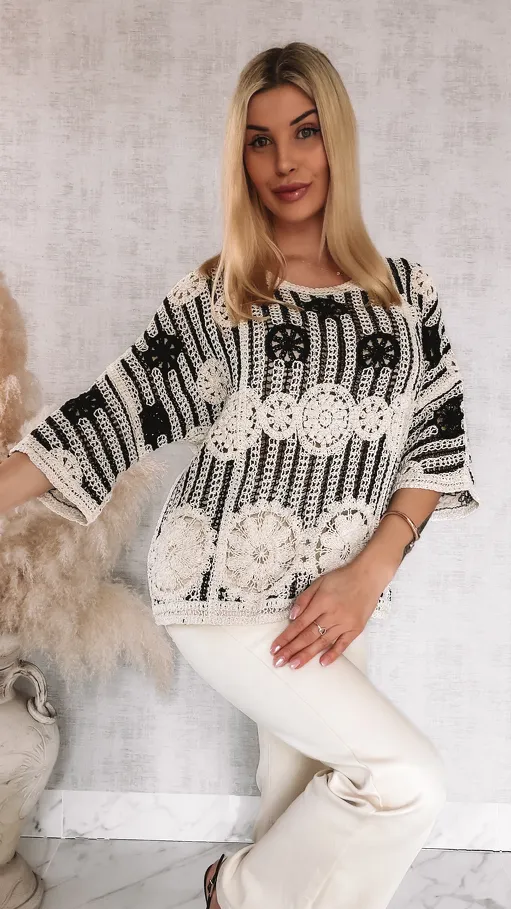 Ażurowy wiosenny sweter z bawełny ONE SIZE ecru z czarnym - R929