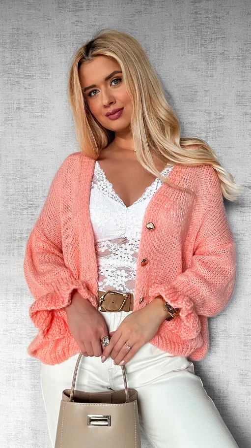 Lekki puszysty sweter na guziki z modnymi rękawami BRZOSKWINIOWY - P471A
