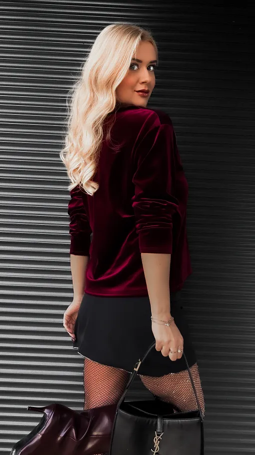 Gładka aksamitna bluzka w serek ONE SIZE bordowa - R407