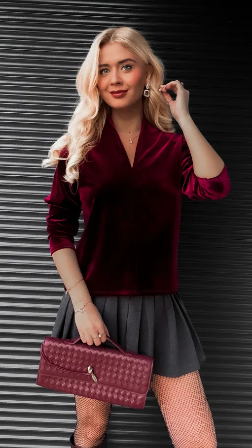 Gładka aksamitna bluzka w serek ONE SIZE bordowa - R407