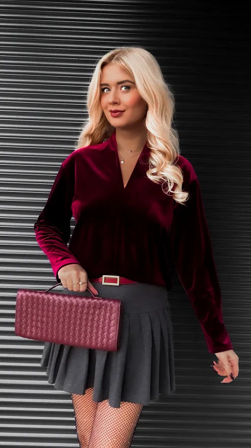 Gładka aksamitna bluzka w serek ONE SIZE bordowa - R407