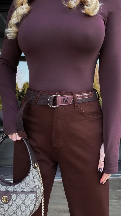 Elastyczne czekoladowe spodnie jeansowe z paskiem BALLOON JEANS - R244