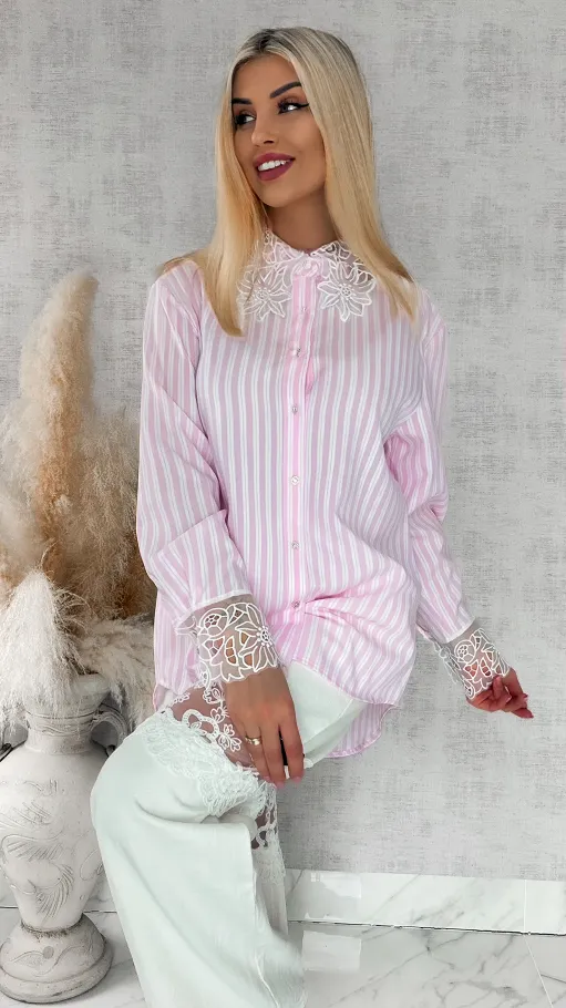 Różowa koszula w paski zdobiona koronkowym kołnierzykiem ONE SIZE - R864
