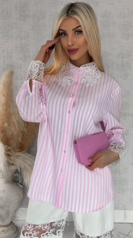 Różowa koszula w paski zdobiona koronkowym kołnierzykiem ONE SIZE - R864