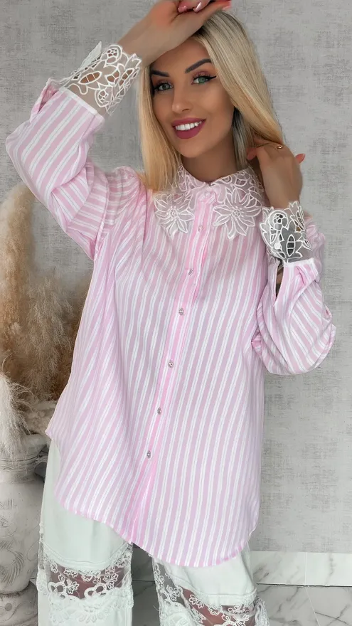 Różowa koszula w paski zdobiona koronkowym kołnierzykiem ONE SIZE - R864