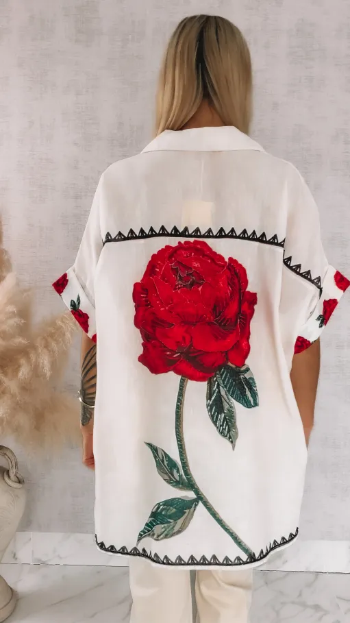 Asymetryczna lniana koszula ECRU z czerwoną różą ONE SIZE - R946
