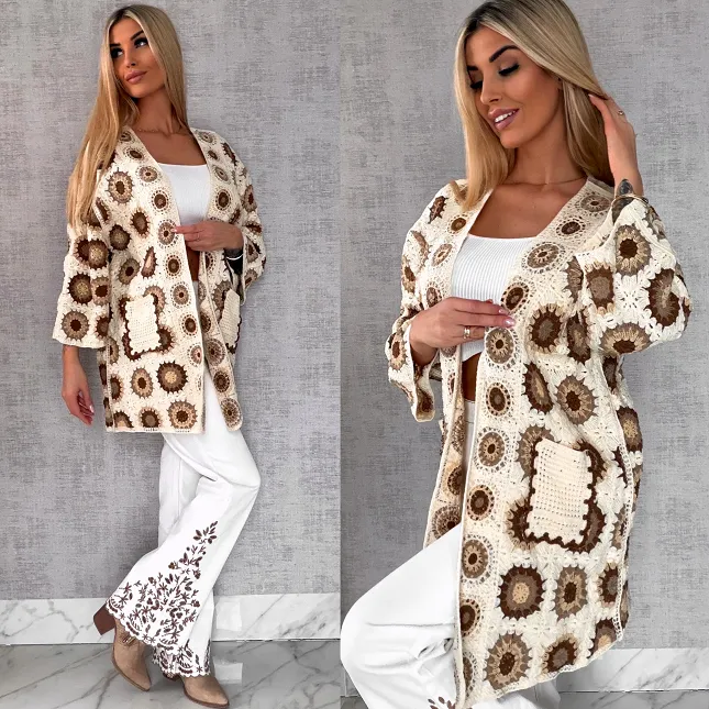 Wiosenna szydełkowa narzutka z kieszeniami ONE SIZE beżowa - R644