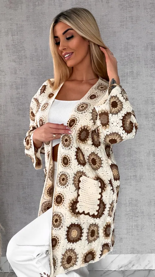 Wiosenna szydełkowa narzutka z kieszeniami ONE SIZE beżowa - R644