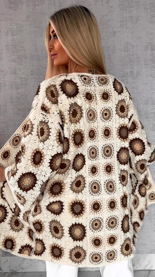 Wiosenna szydełkowa narzutka z kieszeniami ONE SIZE beżowa - R644