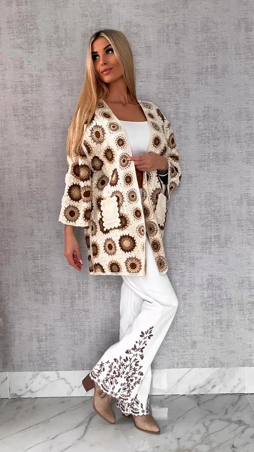 Wiosenna szydełkowa narzutka z kieszeniami ONE SIZE beżowa - R644