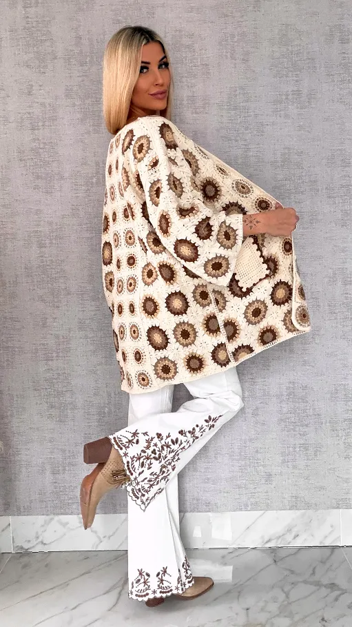 Wiosenna szydełkowa narzutka z kieszeniami ONE SIZE beżowa - R644