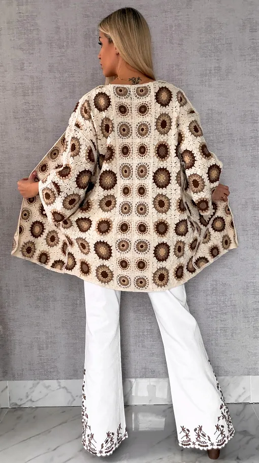 Wiosenna szydełkowa narzutka z kieszeniami ONE SIZE beżowa - R644