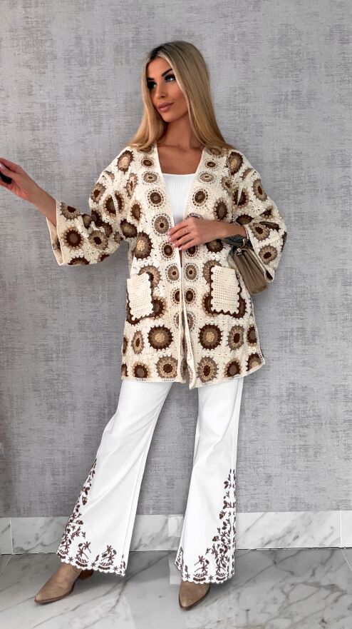 Wiosenna szydełkowa narzutka z kieszeniami ONE SIZE beżowa - R644