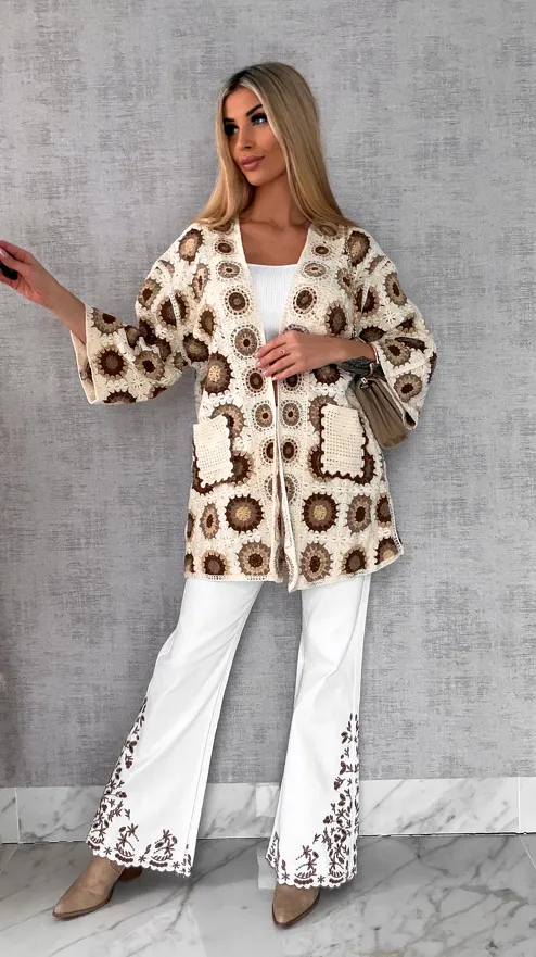 Wiosenna szydełkowa narzutka z kieszeniami ONE SIZE beżowa - R644