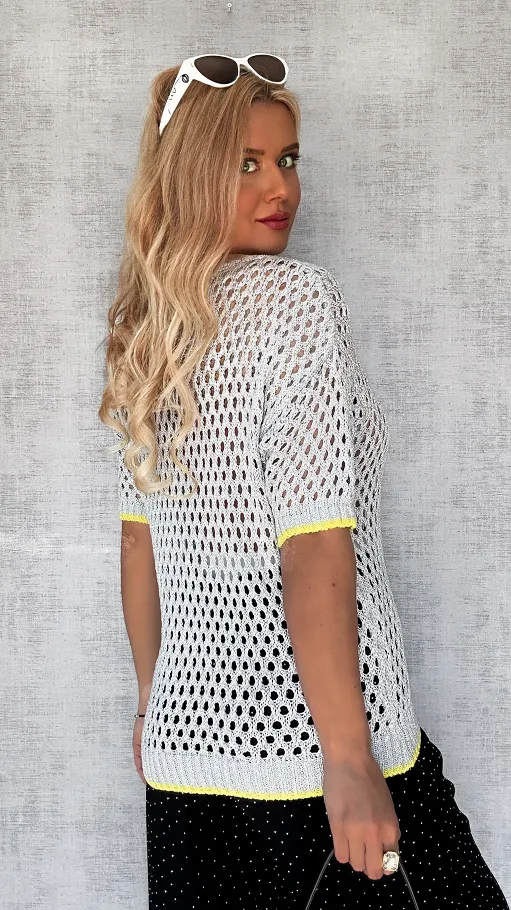 Ażurowa srebrna bluzka ze srebrną nitką i żółtą lamówką ONE SIZE - P651
