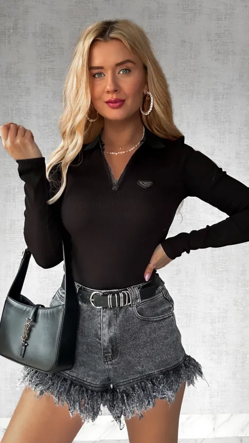 Szorty jeansowe z czarnym paskiem BLACK JEANS elastyczne - P422A