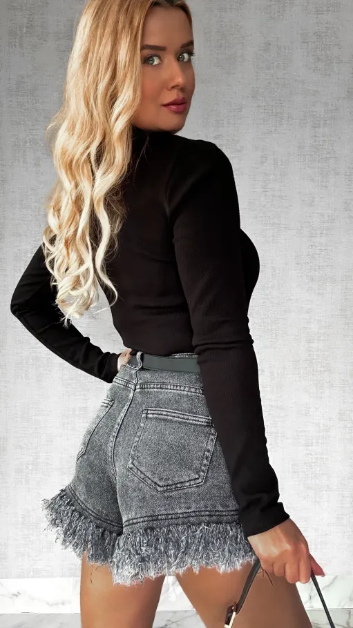 Szorty jeansowe z czarnym paskiem BLACK JEANS elastyczne - P422A