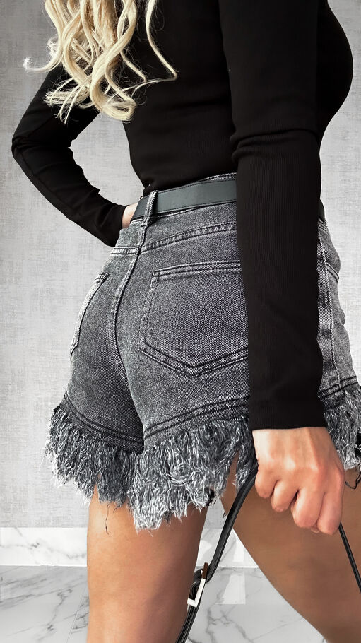 Szorty jeansowe z czarnym paskiem BLACK JEANS elastyczne - P422A