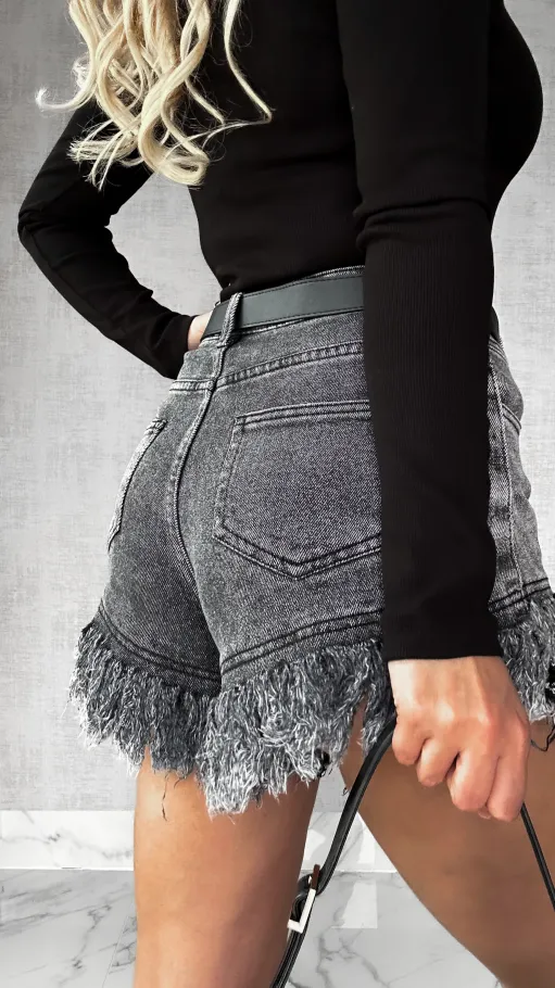 Szorty jeansowe z czarnym paskiem BLACK JEANS elastyczne - P422A