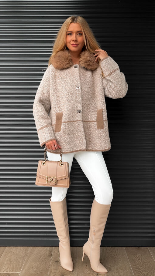 Krótki beżowo melanżowy płaszcz ALPAKA z futerkiem i srebrną nitką ONE SIZE - S392