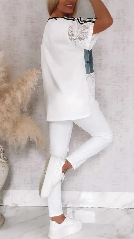 Luźna bluzka z białej koronki z jeansowym dekoltem ONE SIZE - R811