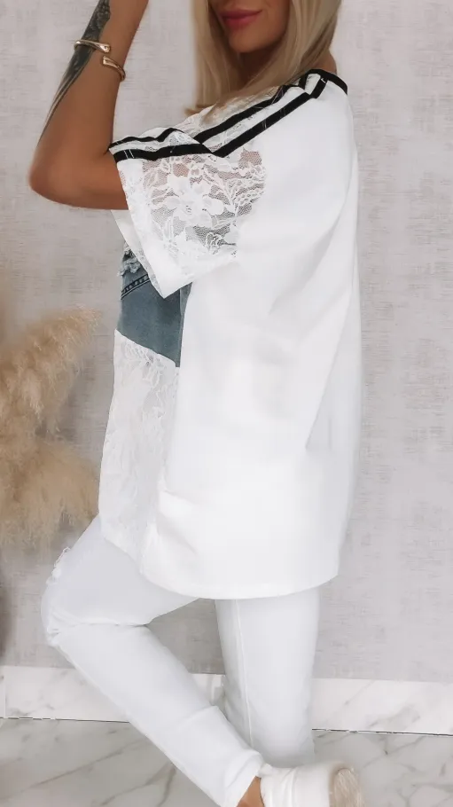 Luźna bluzka z białej koronki z jeansowym dekoltem ONE SIZE - R811