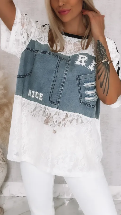 Luźna bluzka z białej koronki z jeansowym dekoltem ONE SIZE - R811