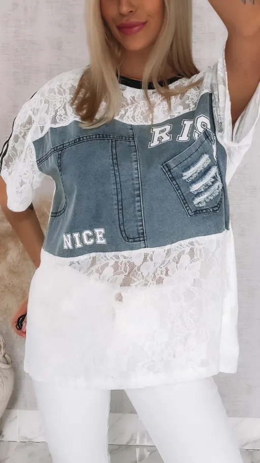 Luźna bluzka z białej koronki z jeansowym dekoltem ONE SIZE - R811