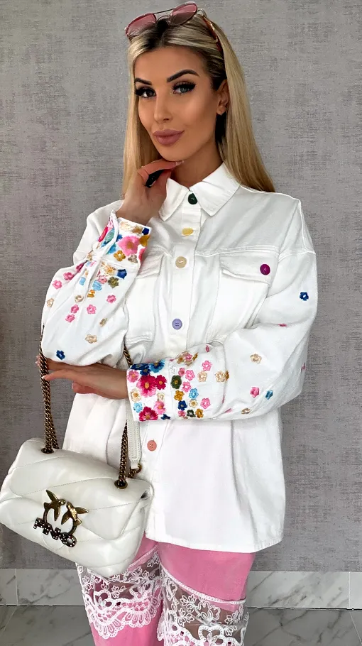 Biała katana jeansowa z kolorowymi haftowanymi kwiatami ONE SIZE - R643A