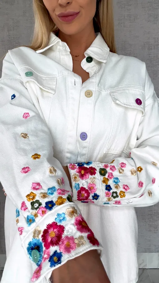 Biała katana jeansowa z kolorowymi haftowanymi kwiatami ONE SIZE - R643A